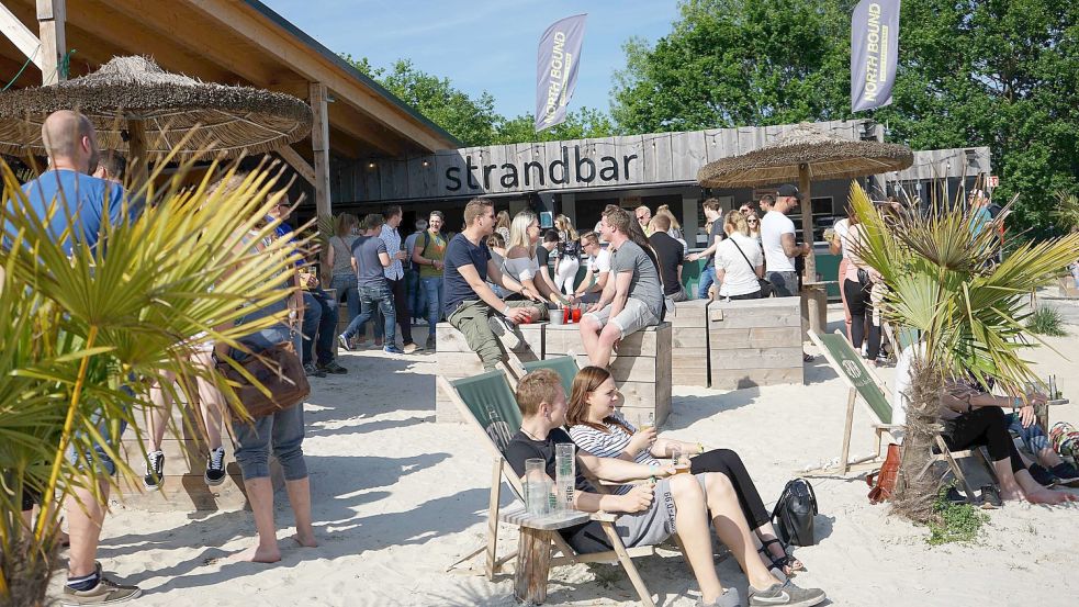 In der Strandbar gibt es inzwischen mehr als 700 Sitzplätze. Archivfoto: Helmut Vortanz