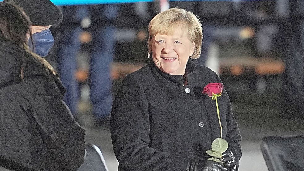 Großer Zapfenstreich für Merkel Foto: Michael Kappeler