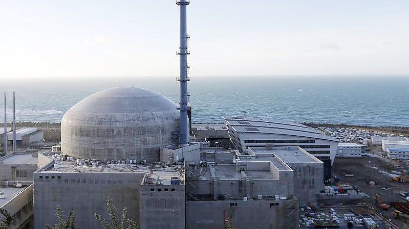 Das Atomkraftwerk im französischen Flamanville. Foto: Charly Triballeau/AFP/dpa