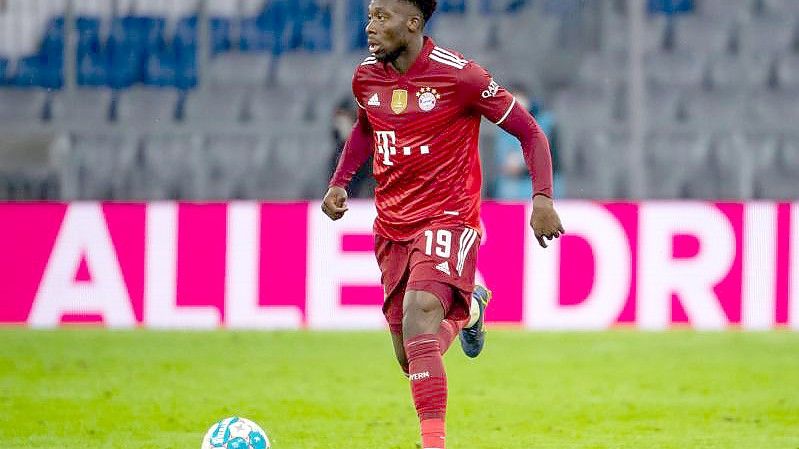 Bei Bayerns Alphonso Davies wurden Anzeichen einer leichten Herzmuskelentzündung festgestellt. Foto: Sven Hoppe/dpa