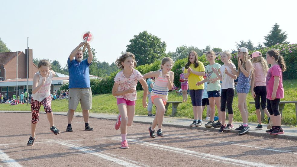 Die gemeinsamen Sportfeste der Brookmerlander Schulen, wie hier 2018, sind in der Coronazeit passé. Foto: Thomas Dirks