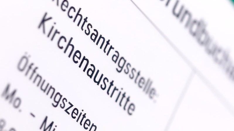 In München sind seit Veröffentlichung des Gutachtens rund 650 Termine für Kirchenaustritte gebucht worden. Foto: Rolf Vennenbernd/dpa