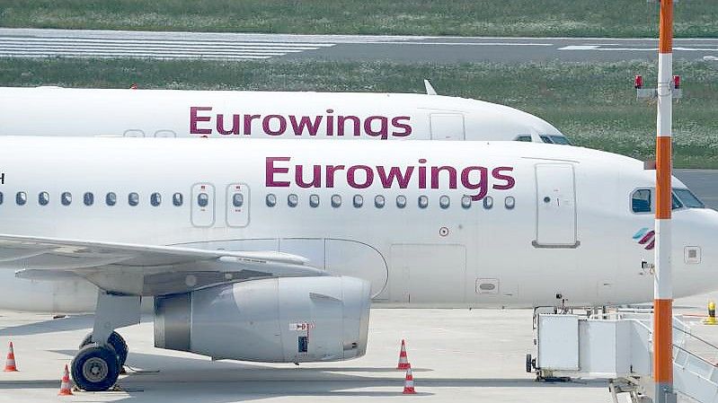 Bei der Lufthansa-Tochter Eurowings werden die Gehälter des in Deutschland angestellten Kabinenpersonals an die Verbraucherpreise gekoppelt. Foto: Marcus Brandt/dpa