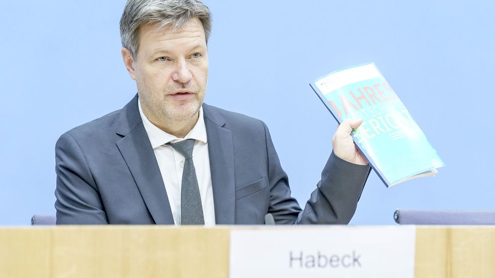 Weniger Wachstum als erhofft: Robert Habeck stellt in Berlin den Jahreswirtschaftsbericht 2022 vor. Foto: Chris Emil Janssen via www.imago-images.de