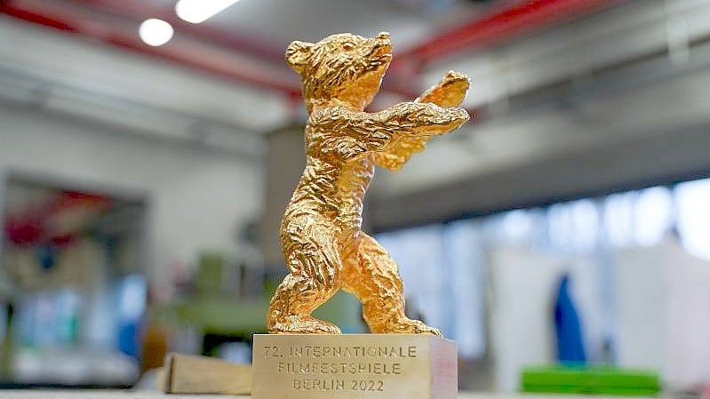 Ein Goldener Bären, Trophäe der Berlinale. Foto: Jörg Carstensen/dpa