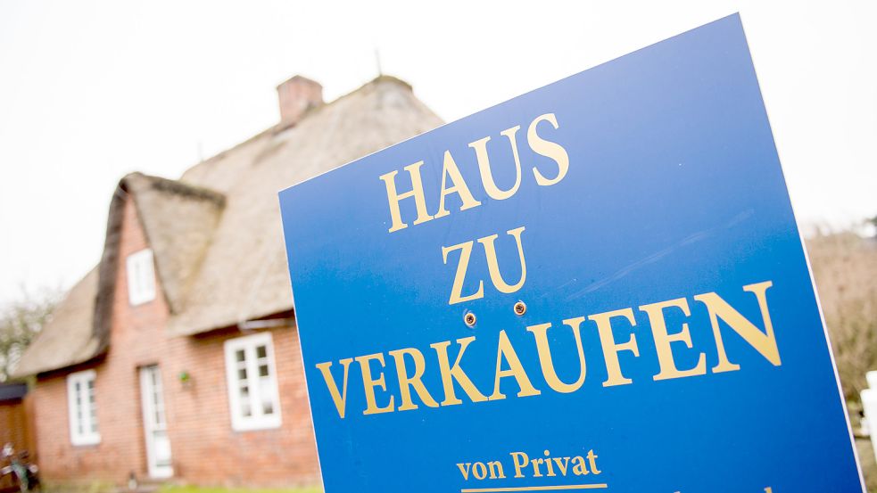Den Kauf älterer Häuser durch junge Leute möchte die FWG künftig durch die Gemeinde fördern lassen. Foto: Daniel Bockwoldt/DPA
