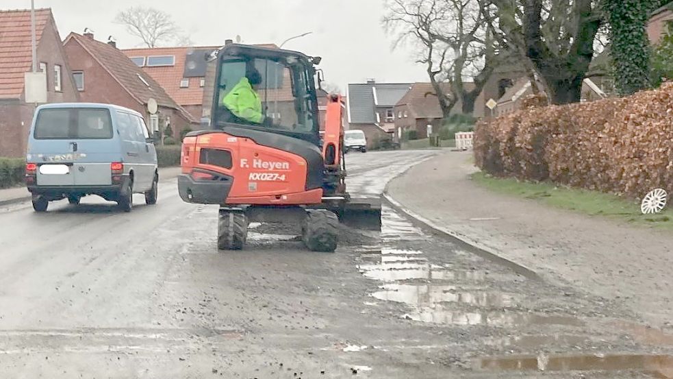 Die Friesenstraße in Ochtelbur ist zurzeit ruckelig – aber befahrbar. Foto: Aiko Recke