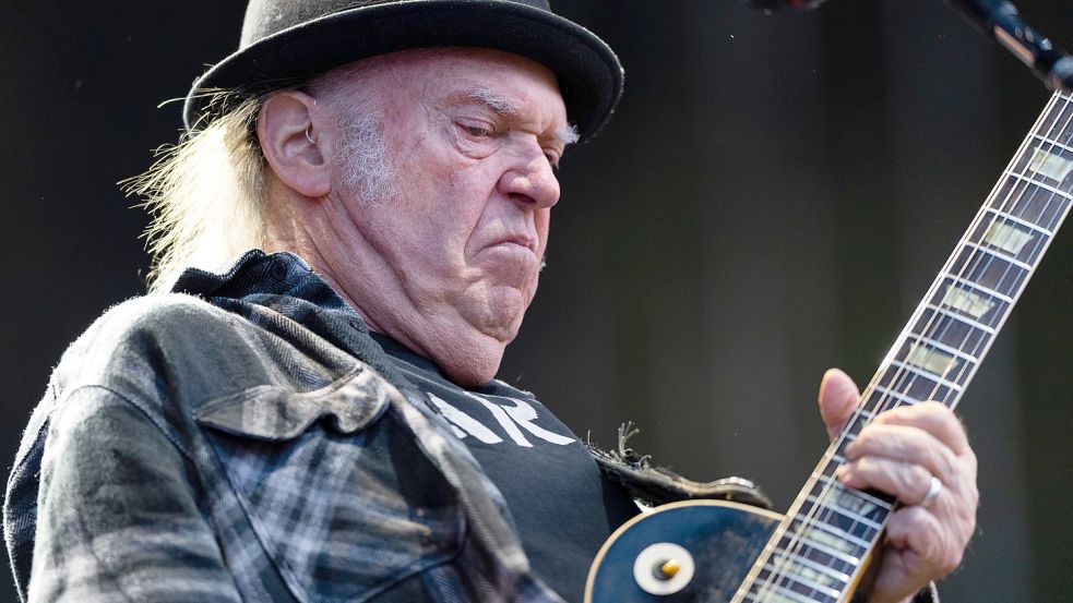Die Musik von Neil Young wird zukünftig nicht mehr auf Spotify zu hören sein. Foto: dpa/Robert Michael
