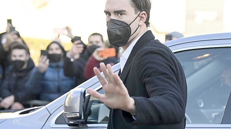 Dusan Vlahovic kommt zur medizinischen Untersuchung bei Juventus Turin. Foto: Fabio Ferrari/LaPresse/AP/dpa