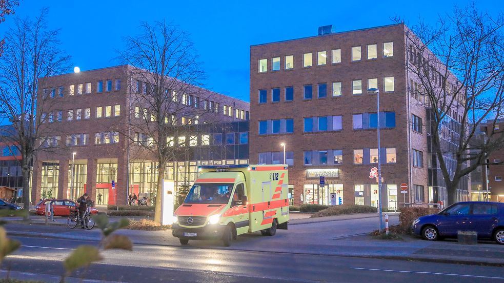 Auch wenn aus dem Krankenhaus ein Gesundheitszentrum wird und nur eine kleine Notfallversorgung vor Ort bleibt, hält die Arbeitsgemeinschaft Auricher Frauen die Gebäude der UEK für einen idealen Standort für ein Geburtshaus. Foto: Romuald Banik