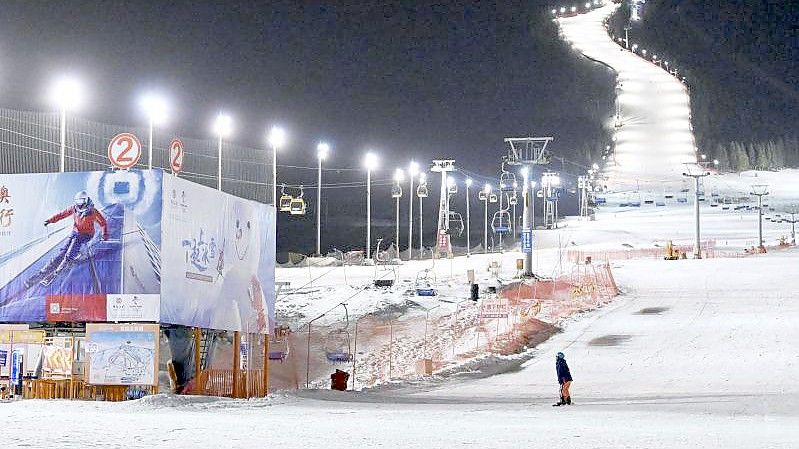 Blick auf ein Skigebiet in China. Foto: -/kyodo/dpa