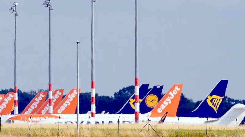 Flugzeuge von Easyjet, Lufthansa und Ryanair in Berlin. Foto: Soeren Stache/dpa-Zentralbild/dpa