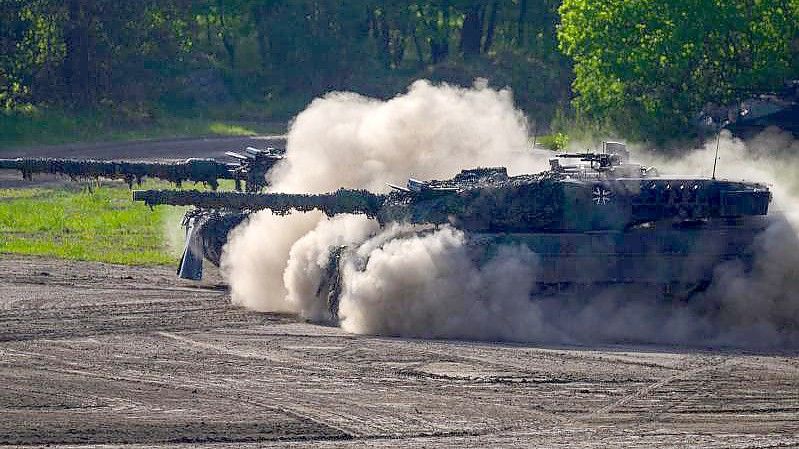 Kampfpanzer der Bundeswehr vom Typ Leopard 2A6 (Symbolbild). Foto: Philipp Schulze/dpa