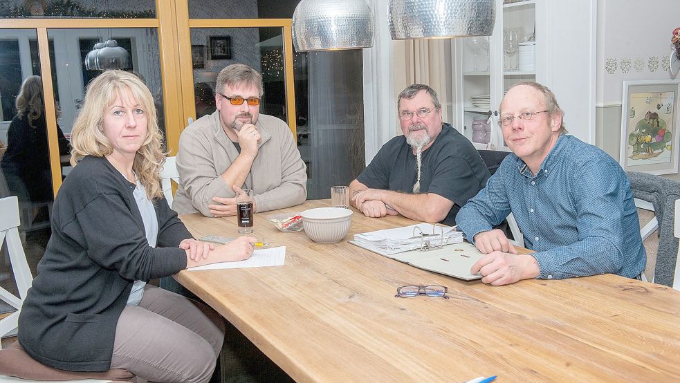 Dre zuletzt amtierende Vorstand der „Freesenspölers“ mit (von links) Gisela Stein, Ralf Buck, Dieter Brauer und Peter Stein. Foto: privat