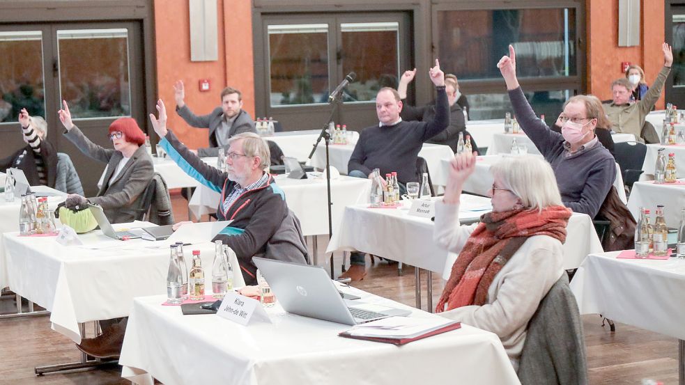 Abstimmung: Die Politik stimmt geschlossen für die Begrenzung der Realschule. Foto: Romuald Banik