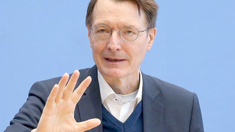 Karl Lauterbach fällt mit einer Erkältung aus. Foto: Wolfgang Kumm/dpa