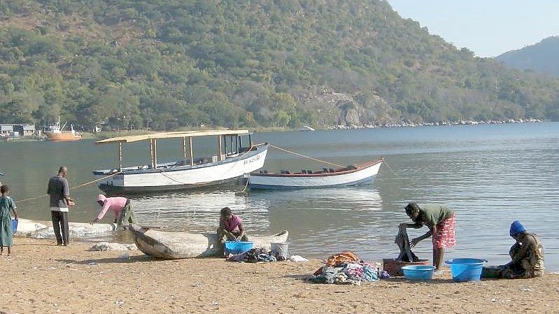 Einer der ältesten Seen der Welt - der Malawisee im südlichen Afrika - ist von Umweltschützern zum „bedrohten See des Jahres 2022“ erklärt worden. Foto: picture alliance / dpa