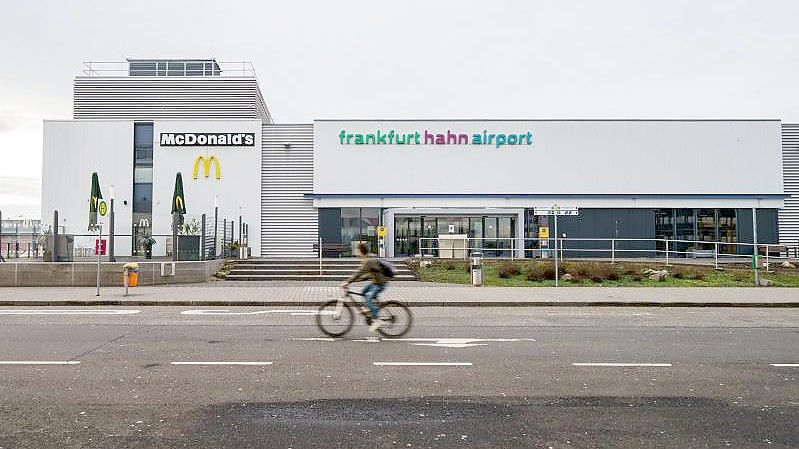 Der Airport Hahn hatte bereits im Oktober 2021 Insolvenz angemeldet. Nun begann das offizielle Insolvenzverfahren. Foto: Andreas Arnold/dpa