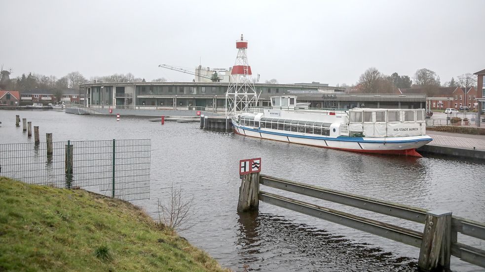 Noch ist der Auricher Hafen im Winterschlaf. Pünktlich zu Ostern startet hier nach den derzeitigen Plänen die neue Saison. Foto: Romuald Banik