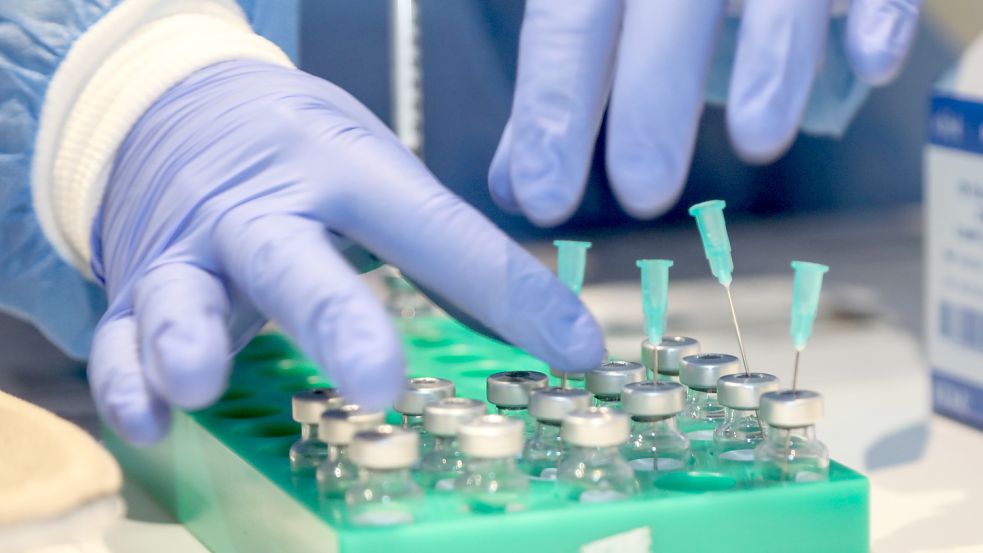 Aufgezogene Impfspritzen im Impfzentrum des Landkreises im Auricher EEZ. Archivfoto: Romuald Banik