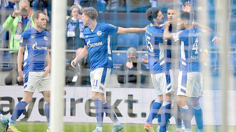 Schalke 04 drehte das Spiel. Foto: David Inderlied/dpa