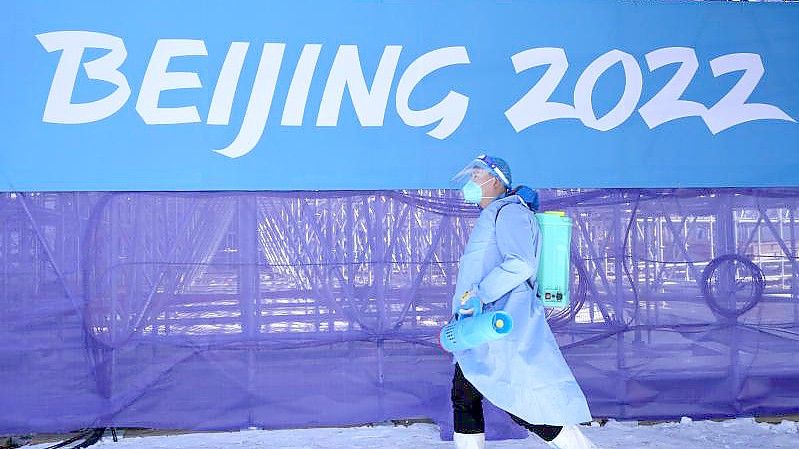 Bei den Winterspielen in Peking hat es 10 weitere Corona-Fälle gegeben. Foto: Kirsty Wigglesworth/AP/dpa