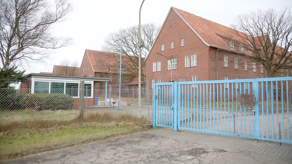 Drei der H-Gebäude auf dem Kasernengelände sollen abgerissen und durch neue Wohnhäuser ersetzt werden. Über die Zahl der Wohnungen werden vom Investor bislang unterschiedliche Angaben gemacht. Foto: Romuald Banik