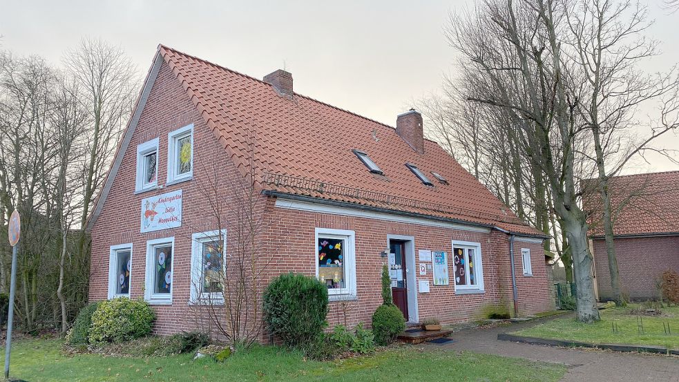 In einem alten Einfamilienhaus am Georgsheiler Weg in Uthwerdum ist der Kindergarten „Lüttje Hoppelkes“ untergebracht. Foto: Holger Janssen