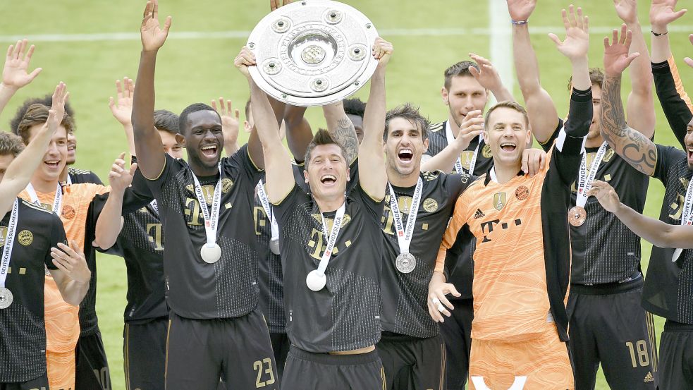 Kein überraschendes Bild in der Bundesliga: Bayern München gewinnt die Deutsche Meisterschaft, hier im Jahr 2021. Foto: imago/Poolfoto/Sven Simon