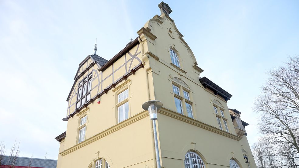 Die beiden oberen Geschosse des markanten Baus dürfen als Unterrichtsräume nicht mehr genutzt werden. Foto: Romuald Banik