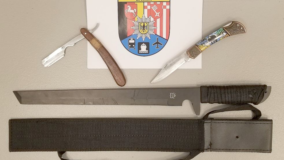Diese Waffen stellte die Polizei bei Jugendlichen sicher. Foto: Bundespolizei