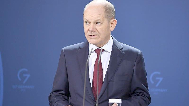 Bundeskanzler Olaf Scholz (SPD) gibt mit den Spitzen der drei baltischen Staaten eine Pressekonferenz. Foto: Christophe Gateau/dpa-Pool/dpa