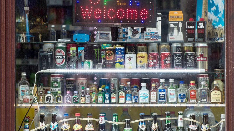 Alkoholverkauf in einem Kiosk: Bald nur noch ab 18 Jahre? Foto: dpa