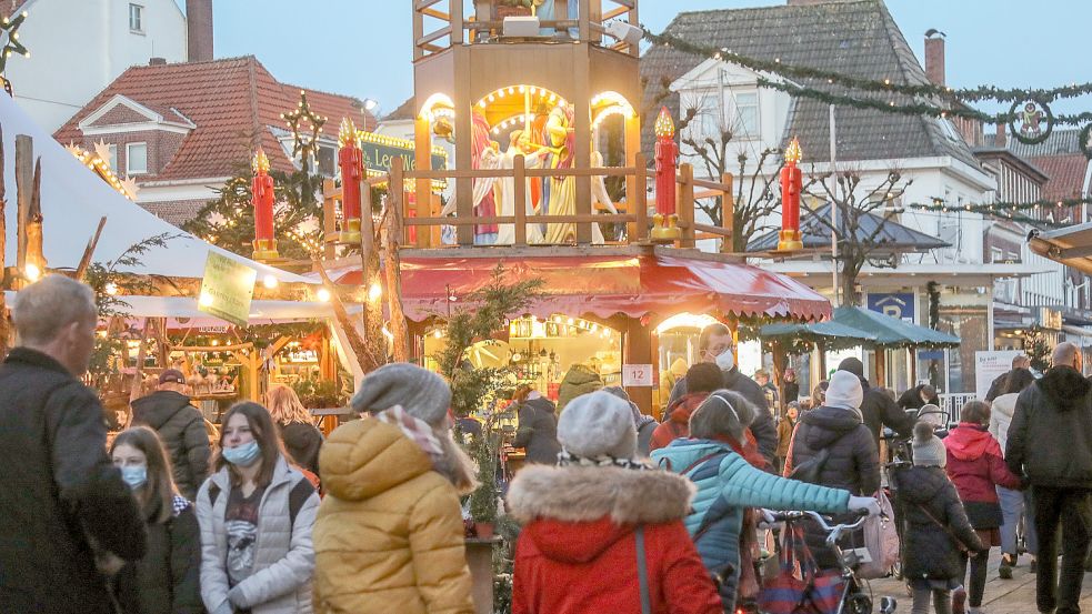 Schon am Freitag war der Weihnachtszauber gut gefüllt. Foto: Romuald Banik
