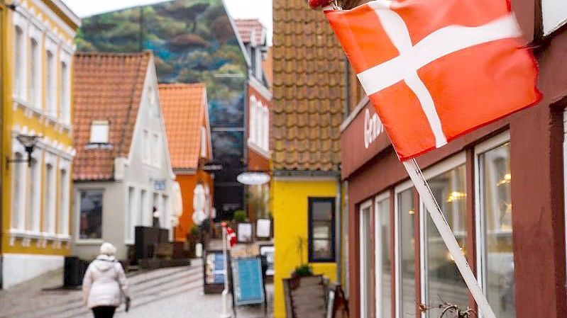 Die Polizei hat tagelang nach einer vermissten 22-Jährigen in Aalborg gesucht. Nun wurde sie tot gefunden. Foto: Axel Heimken/dpa/Symbolbild