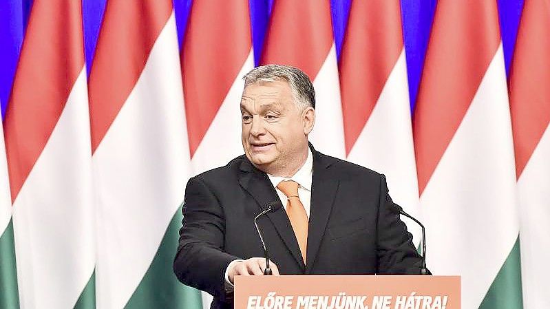 Viktor Orban hat immer wieder scharfe Attacken gegen die „Bürokraten in Brüssel“ geritten, sich aber mit Austrittsdrohungen bislang zurückgehalten. Foto: Anna Szilagyi/AP/dpa