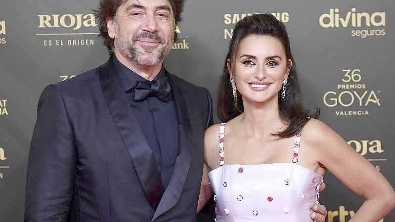 Goya-Gewinner Javier Bardem neben seiner Ehefrau Penelope Cruz. Foto: Jose Breton/AP/dpa