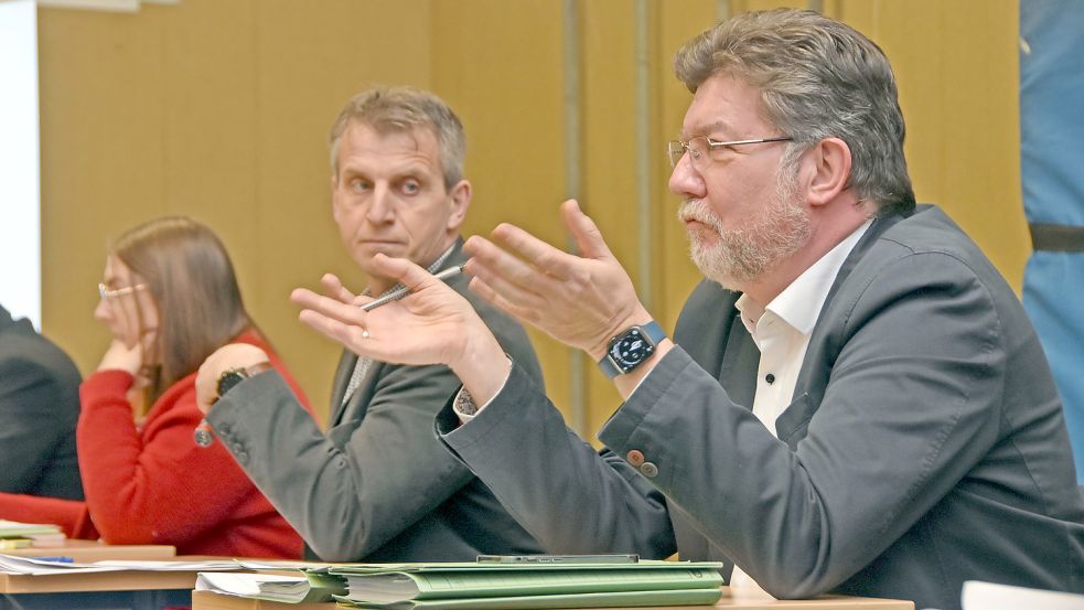 Brookmerlands Samtgemeindebürgermeister Gerhard Ihmels (SPD) will nicht länger mit leeren Händen darstehen. In der jüngsten Finanzausschusssitzung forderte er mehr finanzielle Unterstützung vom Landkreis bei den Kindertagesstätten. Foto: Thomas Dirks