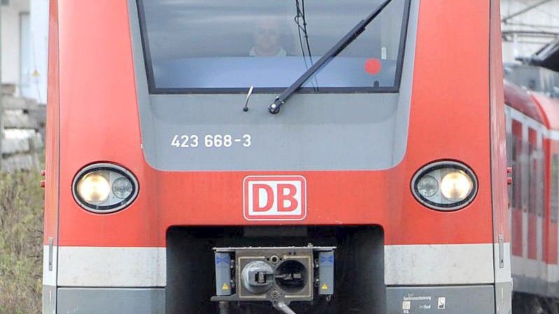 Die Bahnen sind gegen 16.40 Uhr im Bereich des Bahnhofes Ebenhausen-Schäftlarn zusammengestoßen. Foto: Frank Leonhardt/dpa/Symbolbild