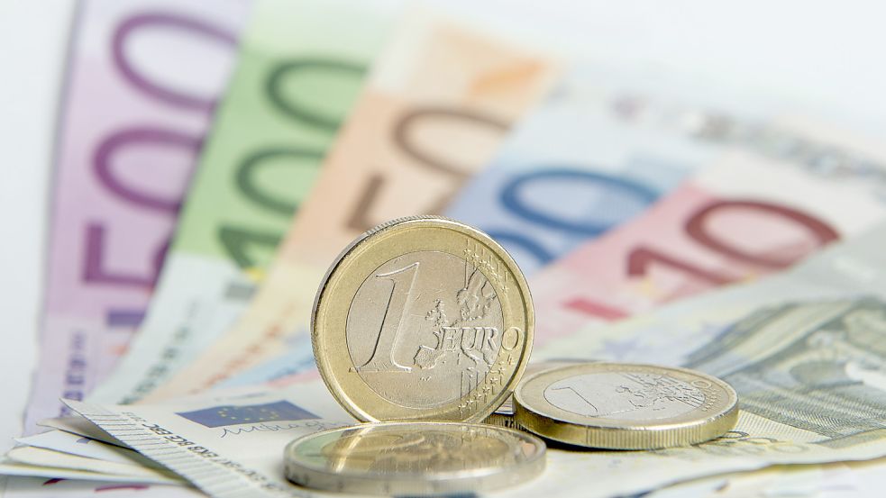 Wie viel Geld soll die Gemeinde Ihlow 2022 für Straßensanierungen ausgeben? Darüber wurde bei der letzten Gemeinderatssitzung ausgiebig diskutiert. Foto: DPA