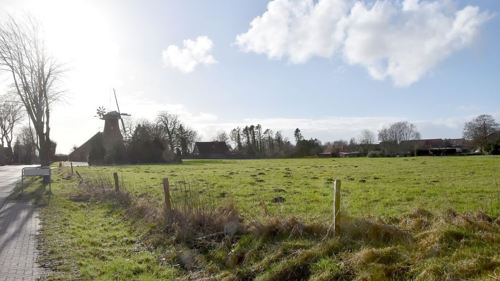 Ein neuer Bebauungsplan soll Bauen westlich wie östlich (Foto) der Sterrenberg-Mühle in Upgant-Schott ermöglichen. Foto: Thomas Dirks