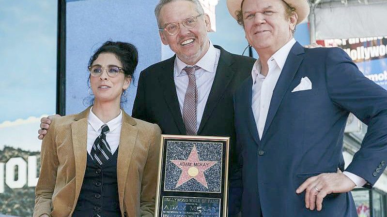 Sarah Silverman (v.l.n.r.), Adam McKay und John C. Reilly bei der Zeremonie auf dem Hollywood Walk of Fame. Foto: Willy Sanjuan/Invision via AP/dpa