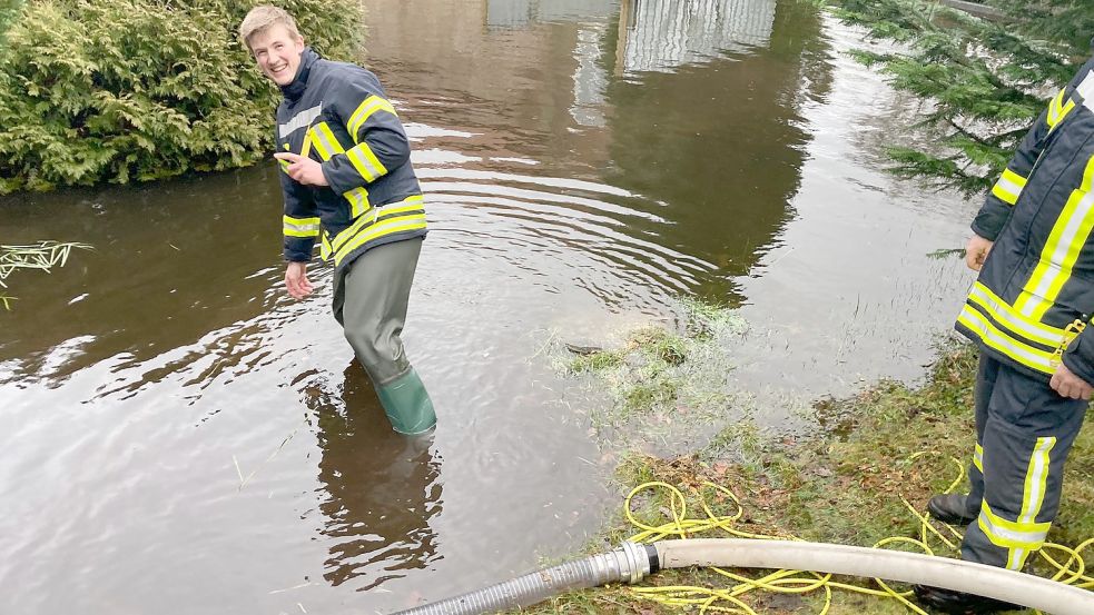 Sturmtief „Antonia“ brachte viel Wasser, das abgepumpt werden musste. Fotos: Feuerwehr