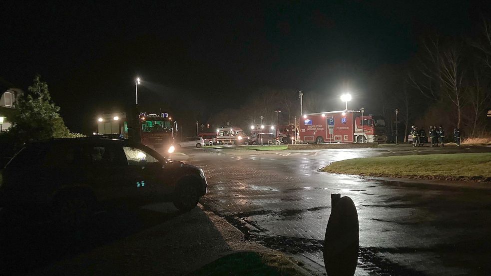 Der Parkplatz am Meerwarthaus war ebenso in Einsatzkräftehand wie der Parkplatz am Haus am Meer. Foto: Karin Böhmer