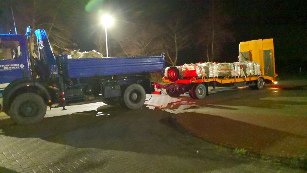 Das THW Emden und Norden kümmerte sich um die Logistik beim Sandsack-Befüllen. Foto: Karin Böhmer