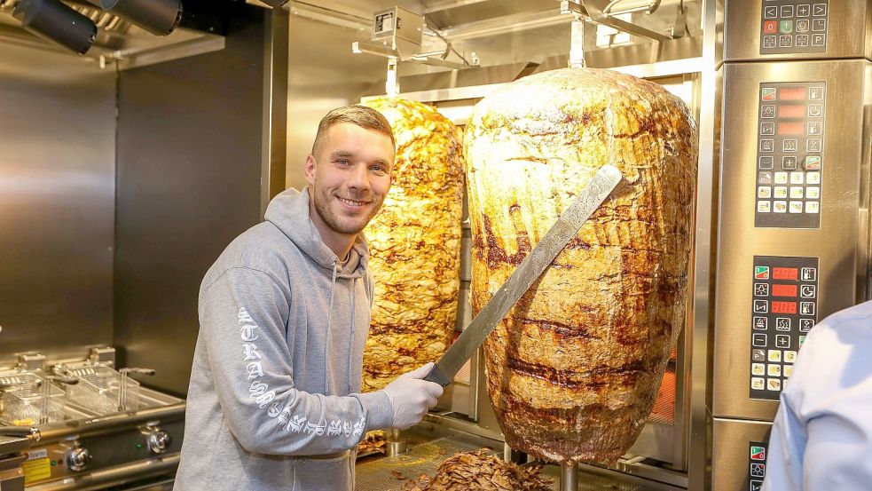 Nirgendwo soll der Döner laut eines neuen Rankings besser schmecken, wie bei Lukas Podolski in Köln. Foto: imago images/Eibner