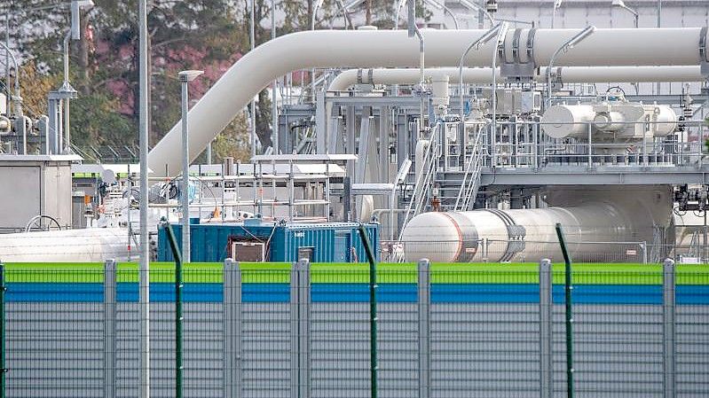 Blick auf Rohrsysteme und Absperrvorrichtungen in der Gasempfangsstation von Nord Stream 2. Foto: Stefan Sauer/dpa