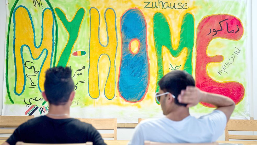 Geflüchtete in einem Integrationsstützpunkt denken darüber nach, was Zuhause und Wohnen für sie bedeutet. Symbolfoto: DPA