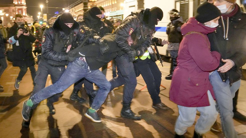 Demonstrationen gegen Putin - wie hier in St. Petersburg - sind gefährlich. Dennoch wird in ganz Russland gegen den Ukraine-Krieg protestiert. Foto: DPA