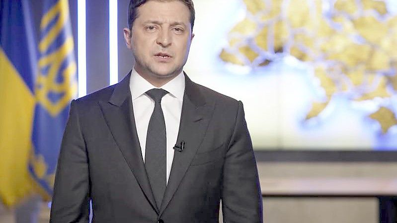 Der ukrainische Präsident Wolodymyr Selenskyj kritisiert die bisherigen Sanktionen als nicht ausreichend. Foto: Uncredited/Ukrainian Presidential Press Office via AP/dpa